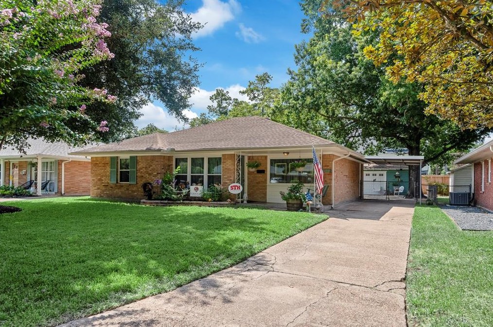 2011 Woodcrest Dr, Houston, TX 77018-5040