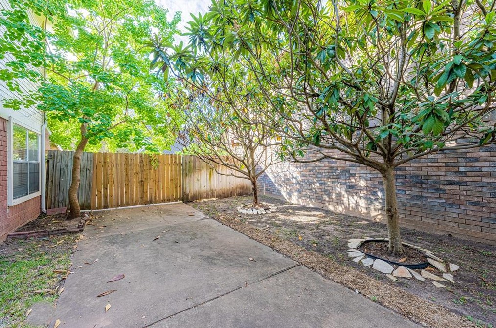 2222 Robinsons Fry, Sugar Land TX  77479-1367 exterior