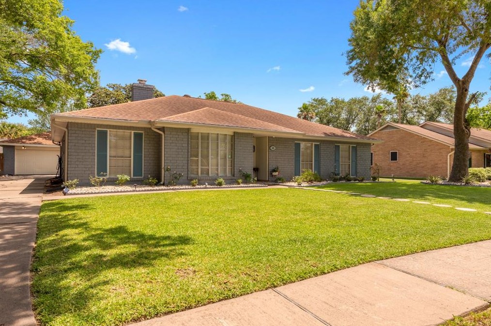 1102 Buoy Rd, Houston, TX 77062-4429