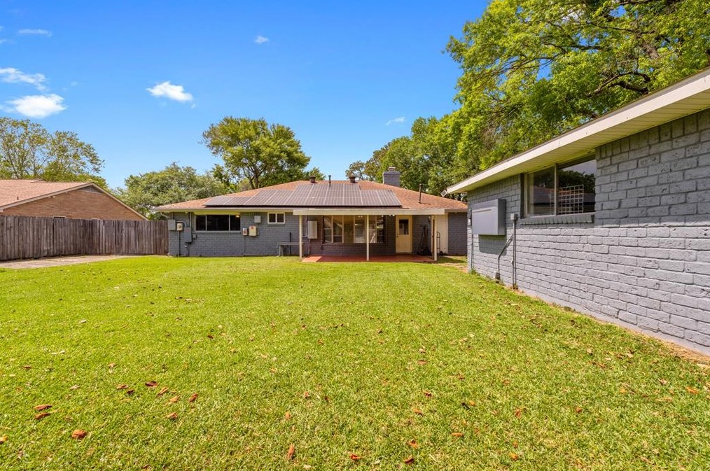 1102 Buoy, Houston TX  77062-4429 exterior