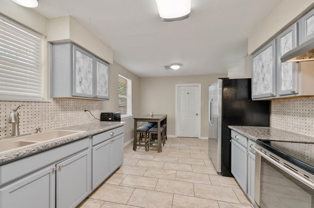 1102 Buoy, Houston TX  77062-4429 exterior