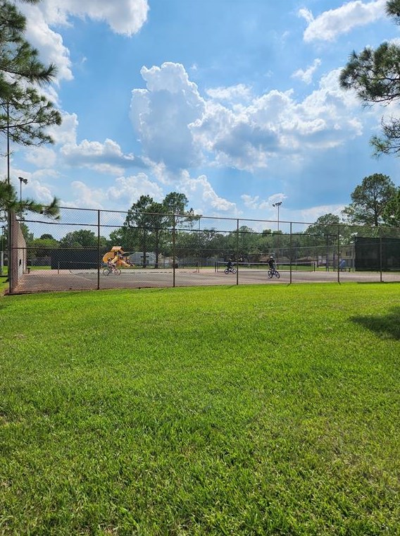 815 Lochnell Dr, Houston TX  77062-2610 exterior