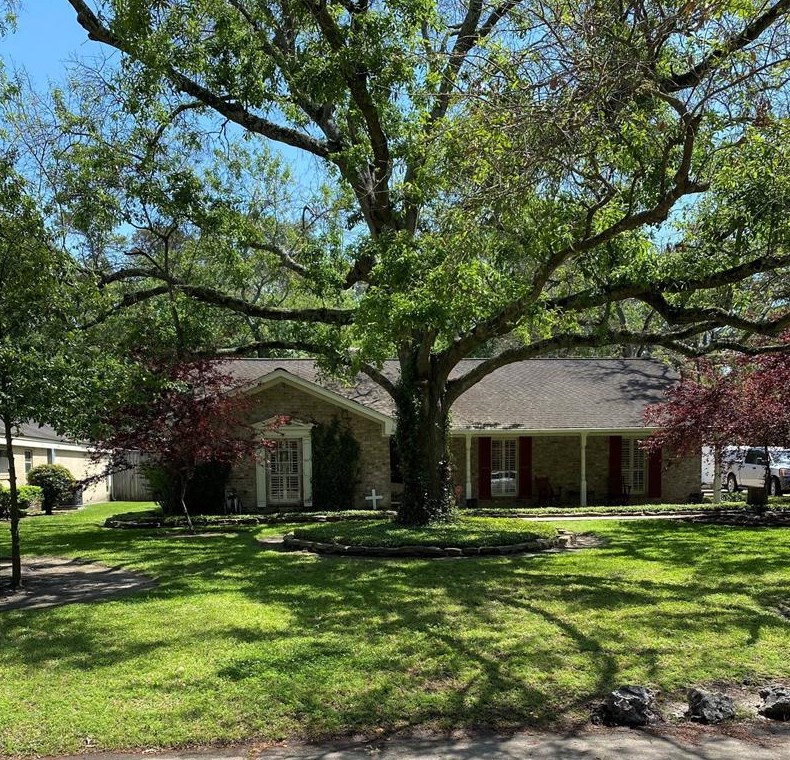 6611 Blue Hills Rd, Houston, TX 77069-2412