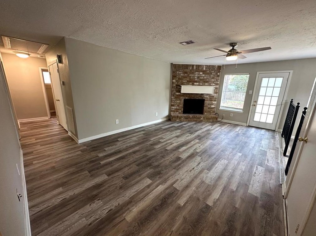 216 Hartford Dr, Conroe, TX 77303