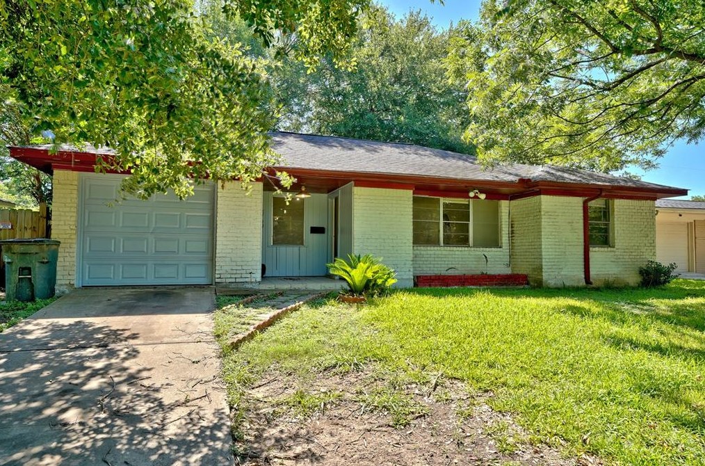 8709 Sandpiper Dr, Houston, TX 77074