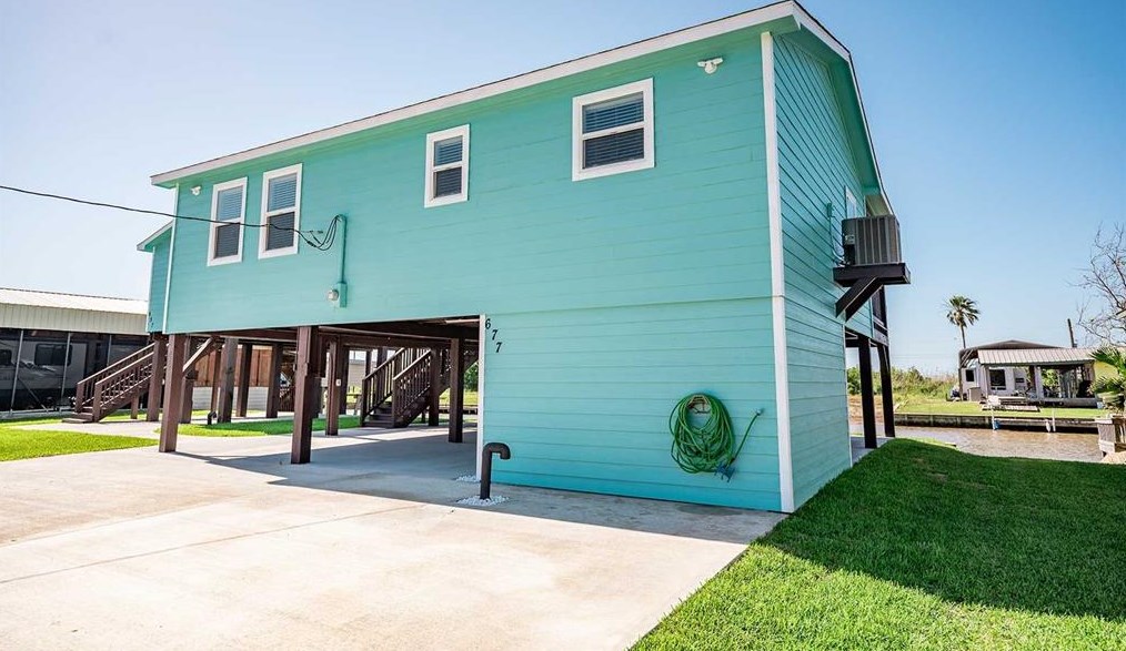 677 County Road 202, Bay City, TX 77414-2209