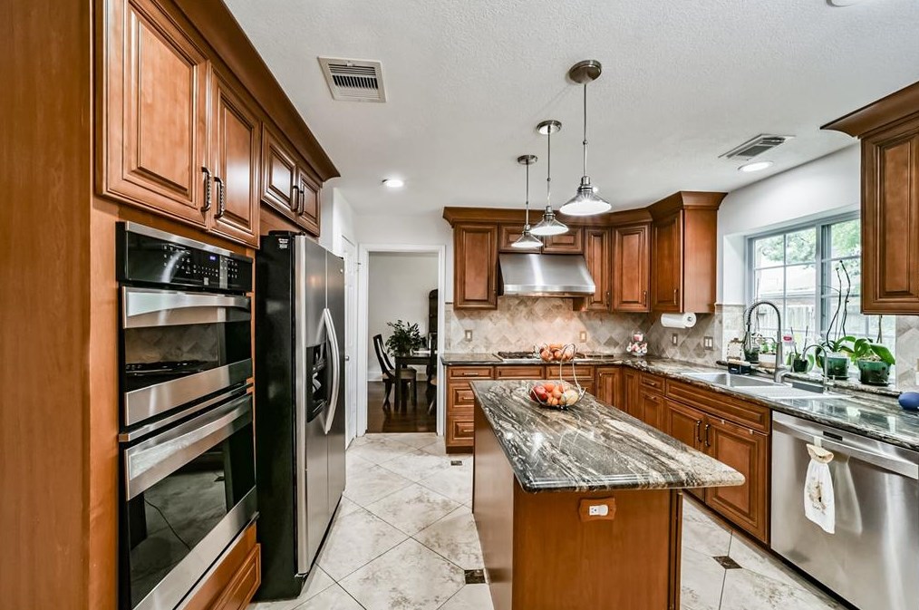7411 Magnolia Shadows Ln, Houston TX  77095-4000 exterior