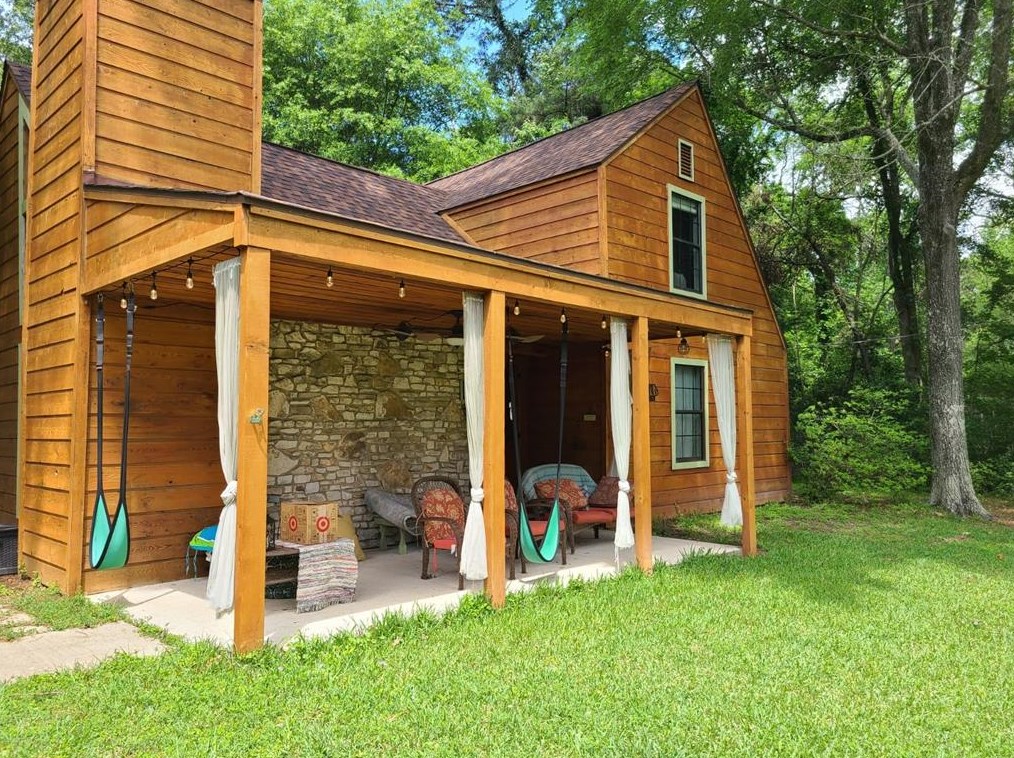 40 Pine Shadows Ln, Stephen Creek, TX 77331