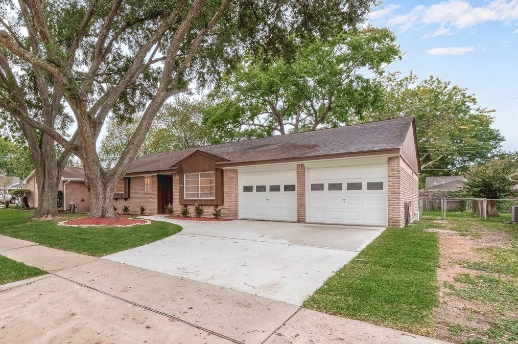 8110 Cadawac Rd, Houston TX  77074-5905 exterior
