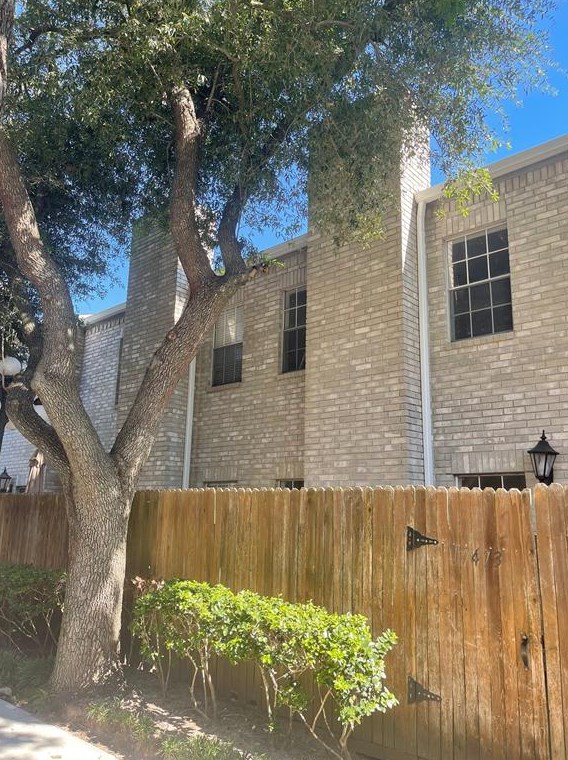 17473 Red Oak Dr, Houston, TX 77090-7701