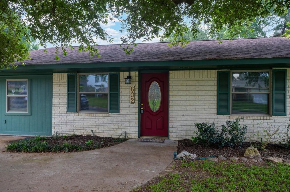 602 Hillside Dr, Brenham, TX 77833-2525