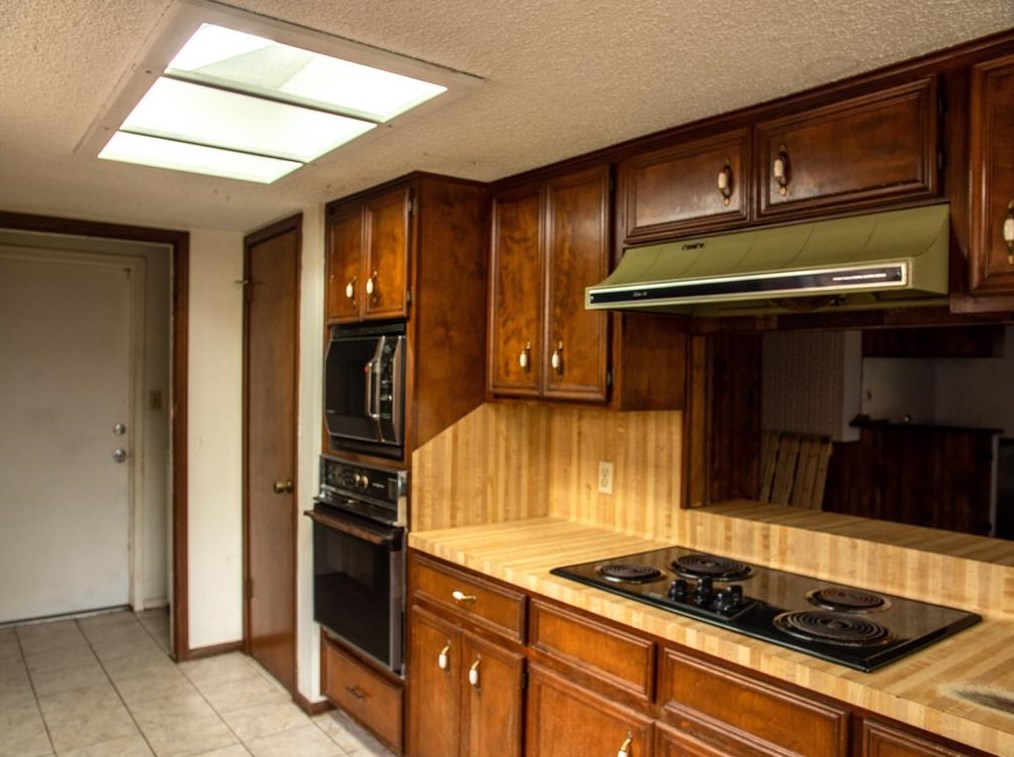 120 Tamarisk Trl, Richwood TX  77566-4102 exterior