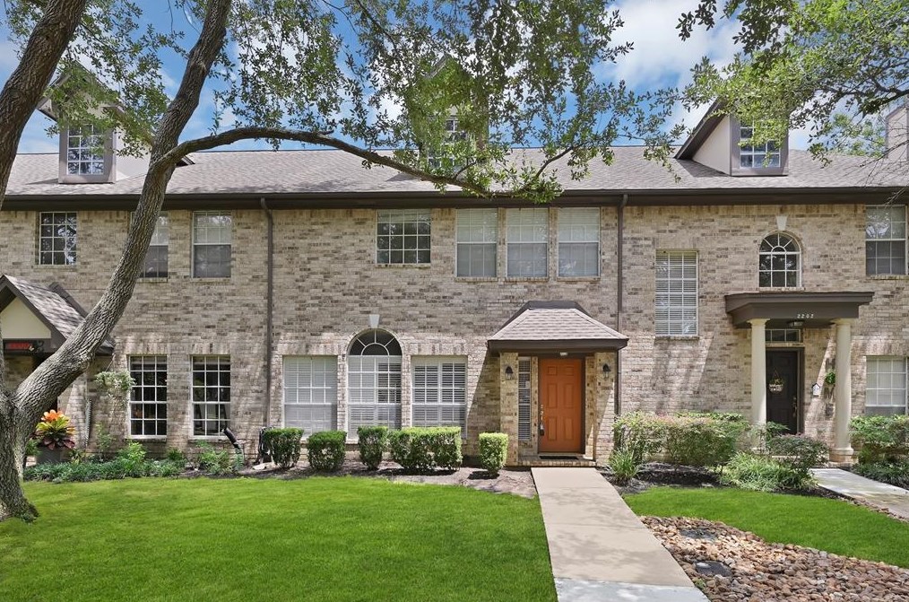 2204 Gemini St, Houston, TX 77058-2049