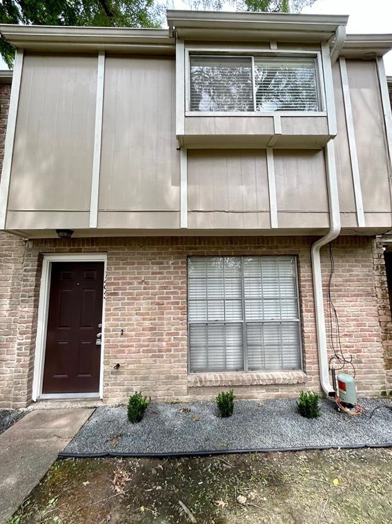 1493 Springrock Ln, Houston TX  77055-4301 exterior
