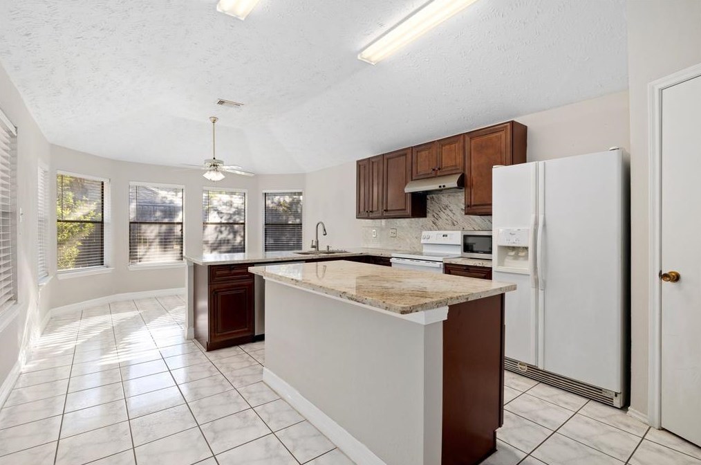 4922 Laureldale Dr, Houston TX  77041-7849 exterior