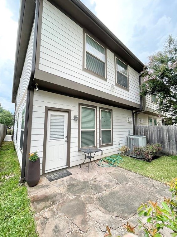 4228 Drake St, Houston, TX 77005-1030