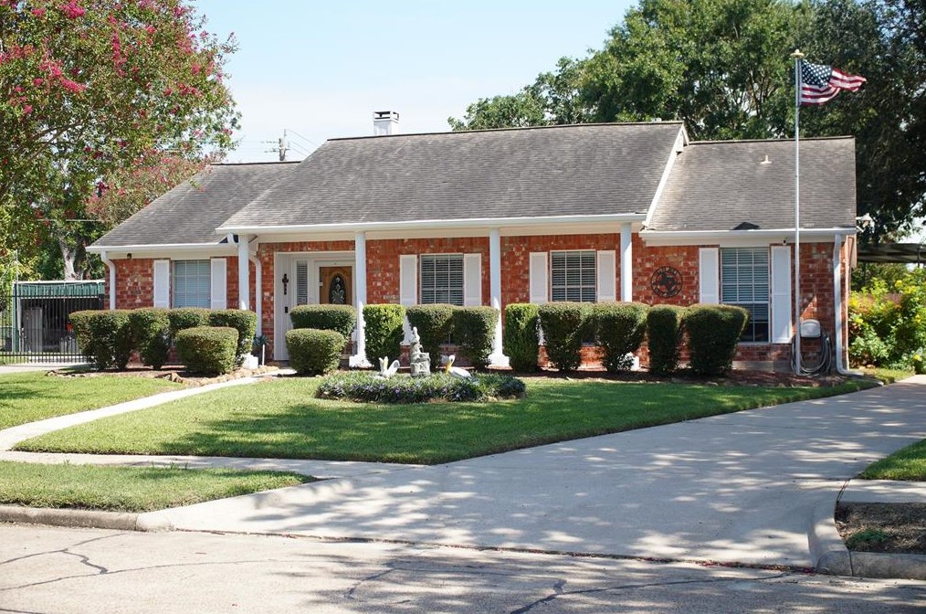 5405 Stone Creek Dr, Morgans Point, TX 77571