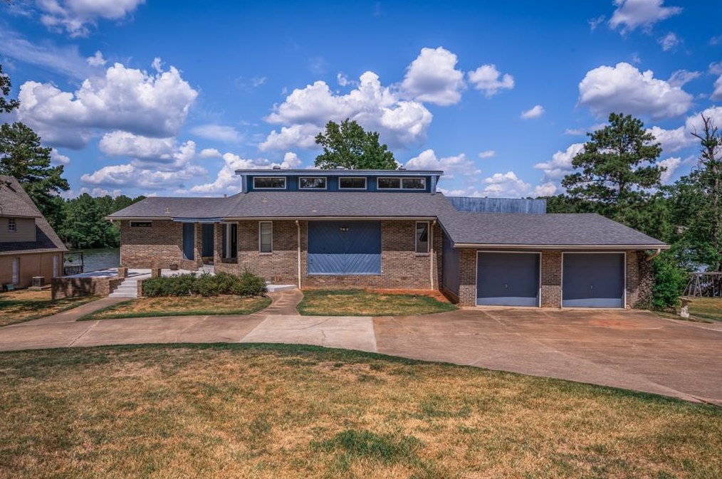 830 Forest Lk, Longview TX  75605-6989 exterior