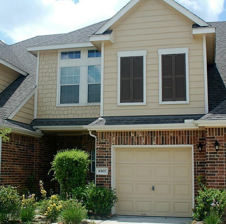 8307 Greys Ln, Houston, TX 77095