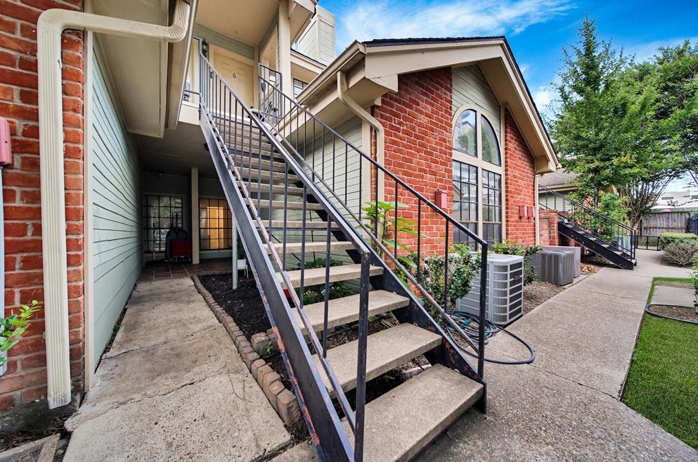 4900 Floyd St, Houston, TX 77007-5324