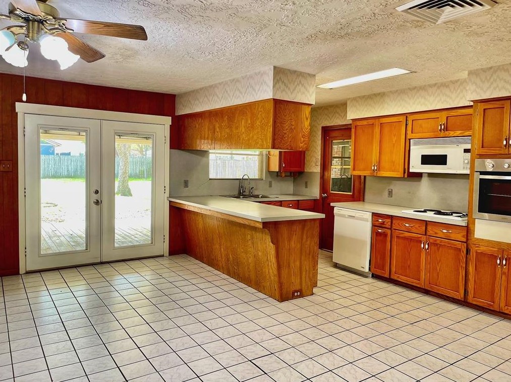 15909 Acapulco Dr, Houston TX  77040-2105 exterior