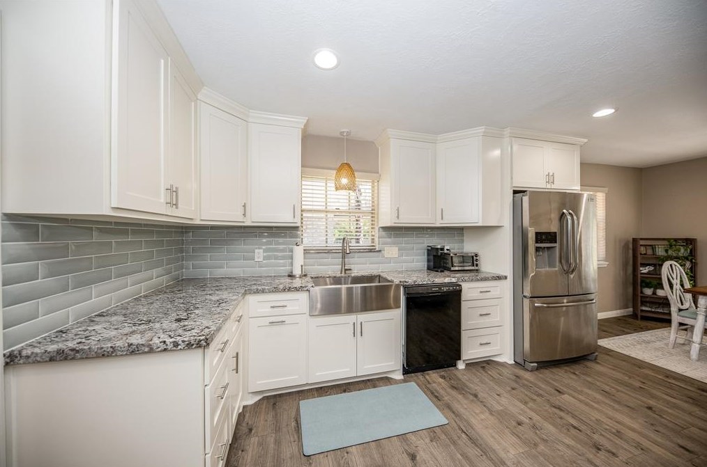 6623 Pebble Bch Dr, Houston TX  77069-2404 exterior