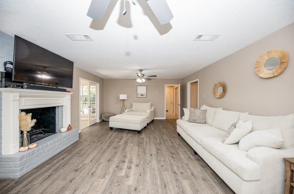 6623 Pebble Bch Dr, Houston TX  77069-2404 exterior