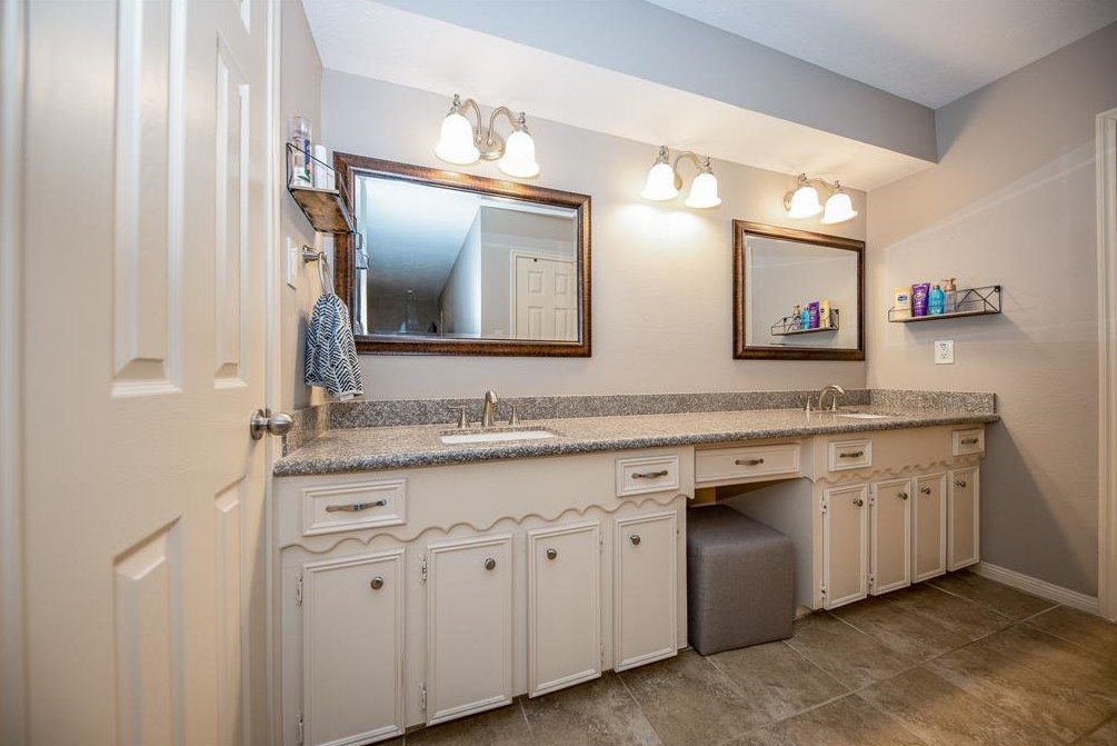 6623 Pebble Bch Dr, Houston TX  77069-2404 exterior