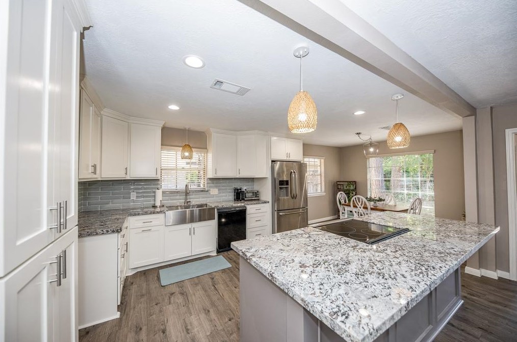 6623 Pebble Bch Dr, Houston TX  77069-2404 exterior