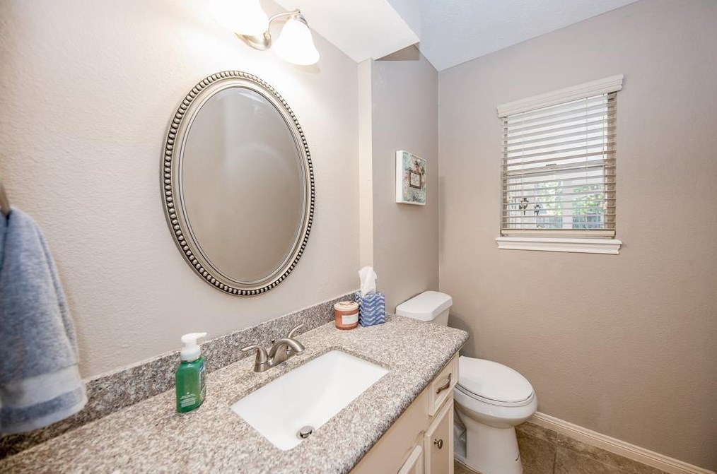 6623 Pebble Bch Dr, Houston TX  77069-2404 exterior