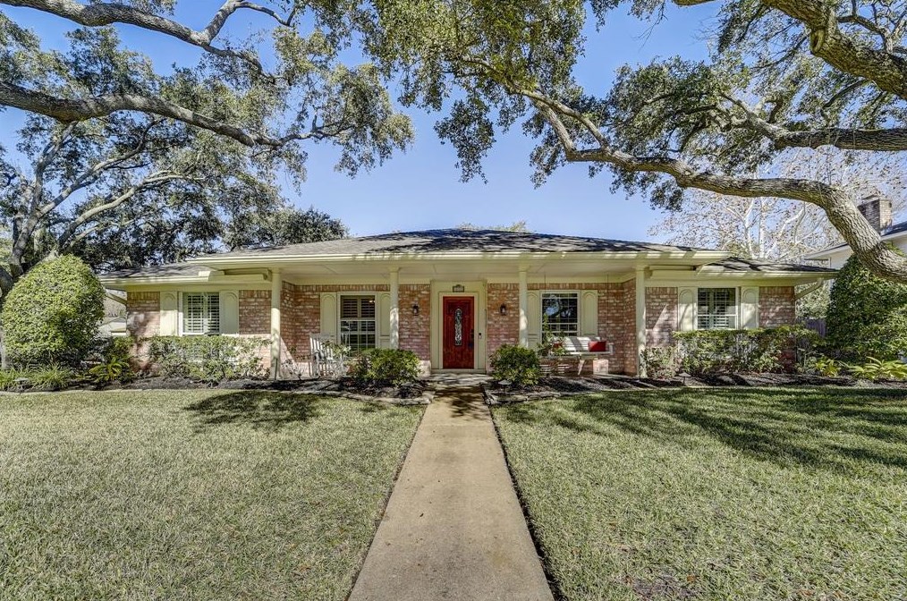 18102 Oakhampton Dr, Houston TX  77084-3261 exterior