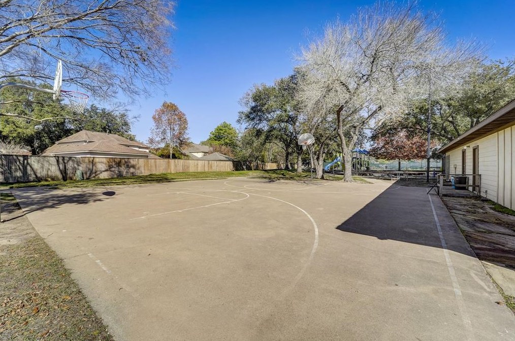 18102 Oakhampton Dr, Houston TX  77084-3261 exterior
