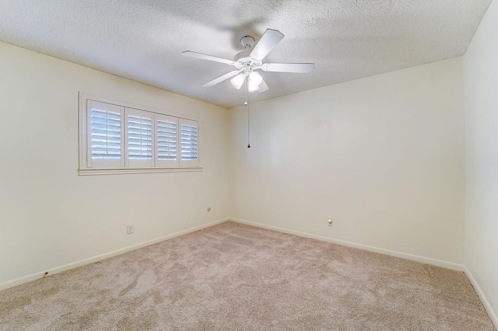 18102 Oakhampton Dr, Houston TX  77084-3261 exterior