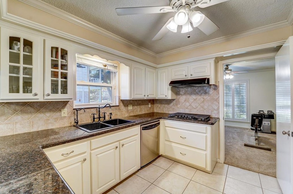 18102 Oakhampton Dr, Houston TX  77084-3261 exterior