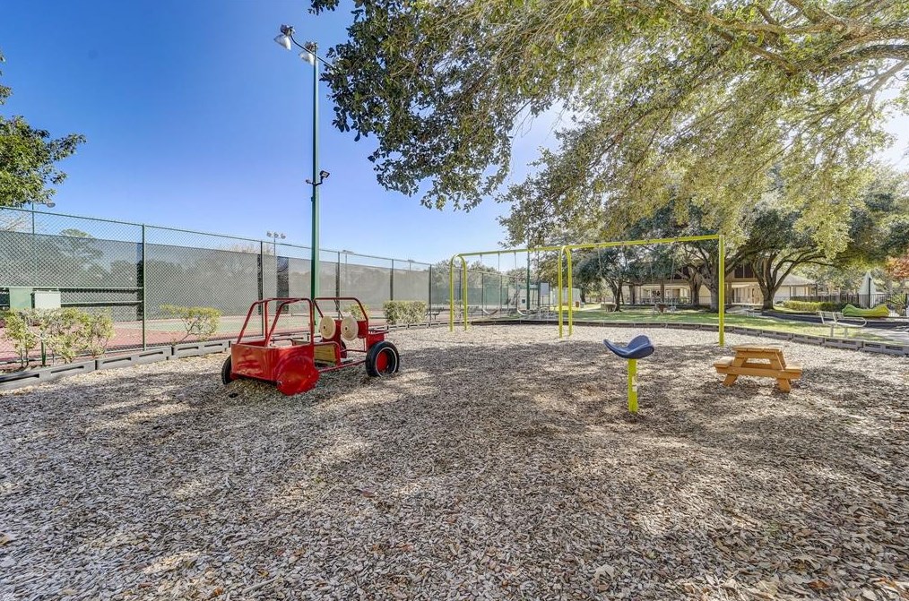 18102 Oakhampton Dr, Houston TX  77084-3261 exterior