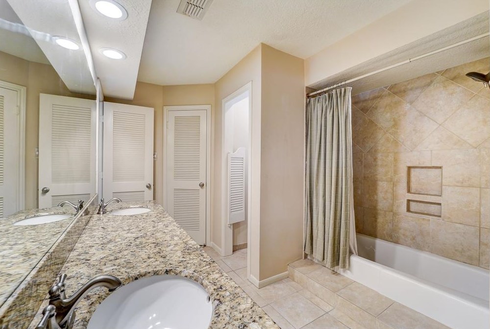 18102 Oakhampton Dr, Houston TX  77084-3261 exterior