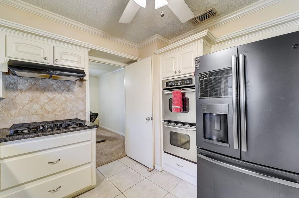 18102 Oakhampton Dr, Houston TX  77084-3261 exterior