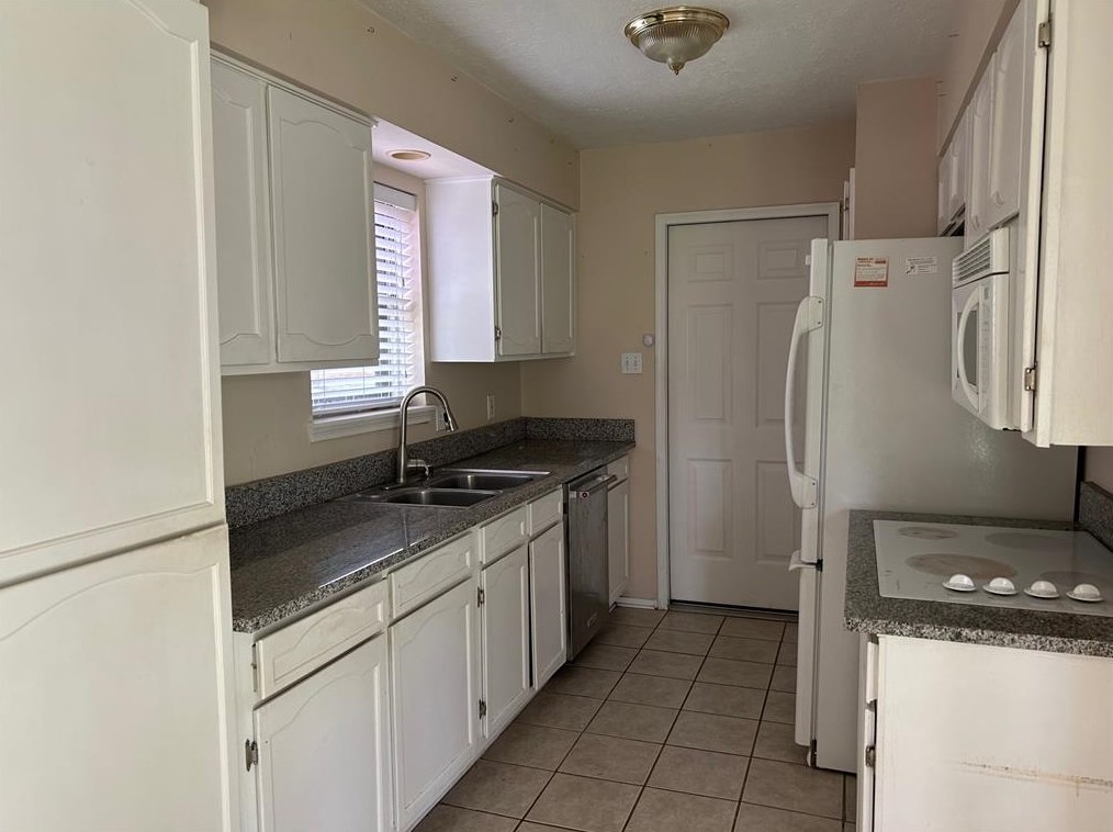 6027 Spellman Rd, Houston, TX 77096-5842