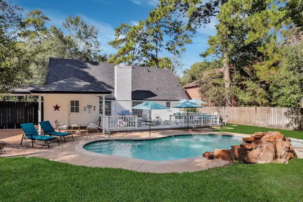 26 Rambling Wood Ct, Spring TX  77380-1537 exterior