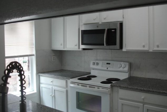 8585 Wilcrest Dr, Houston TX  77099-1837 exterior