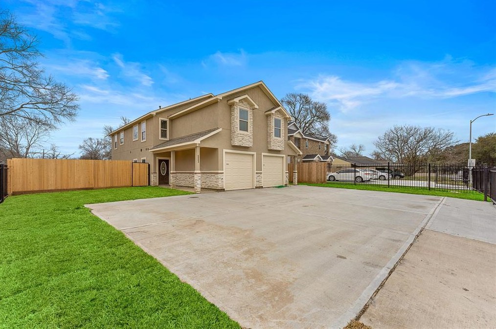 5803 Southmund St #b, Houston, TX 77033