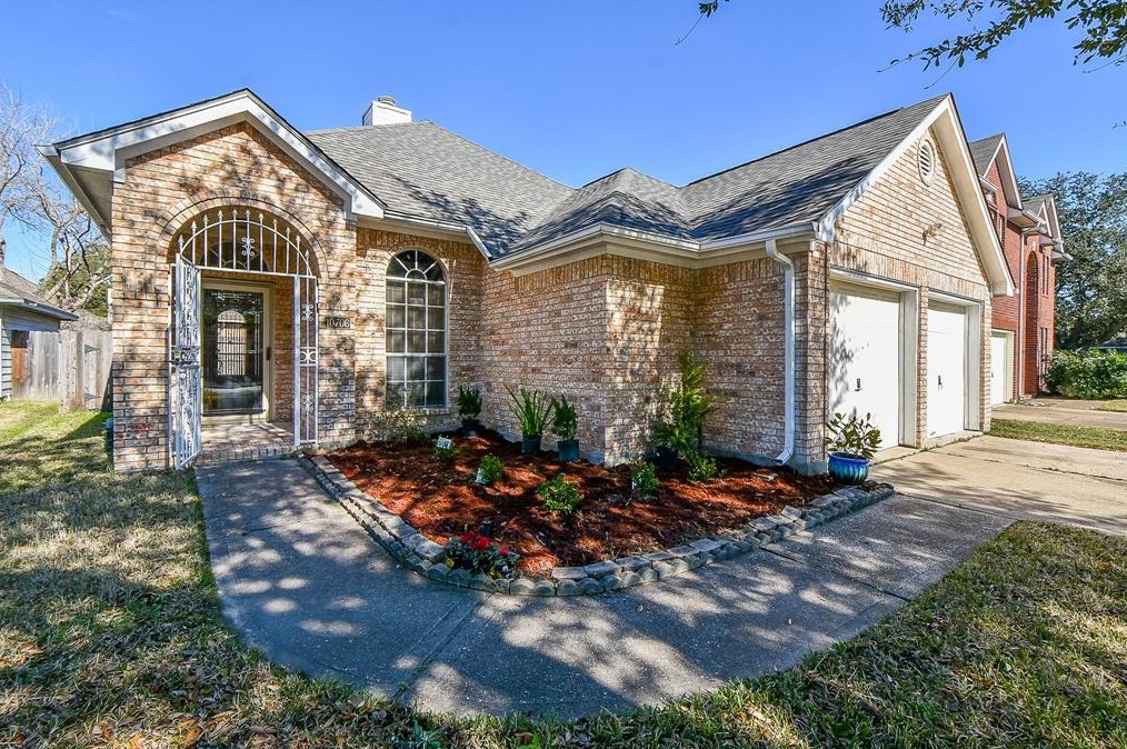 10706 Spring Brook Dr, Houston, TX 77041