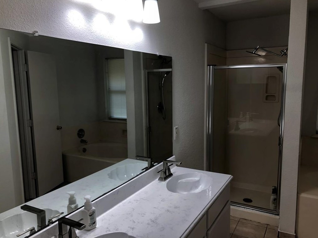7926 Log Holw Dr, Houston TX  77040-1810 exterior