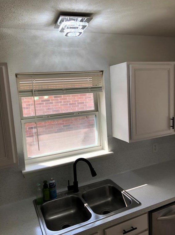7926 Log Holw Dr, Houston TX  77040-1810 exterior