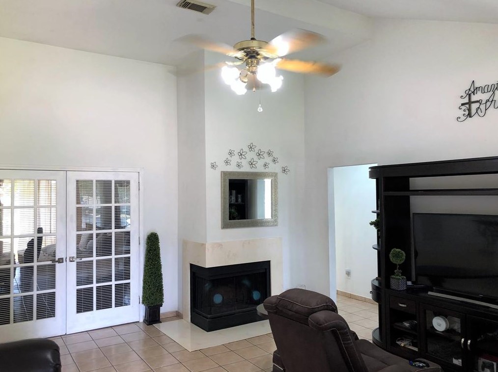 7926 Log Holw Dr, Houston TX  77040-1810 exterior