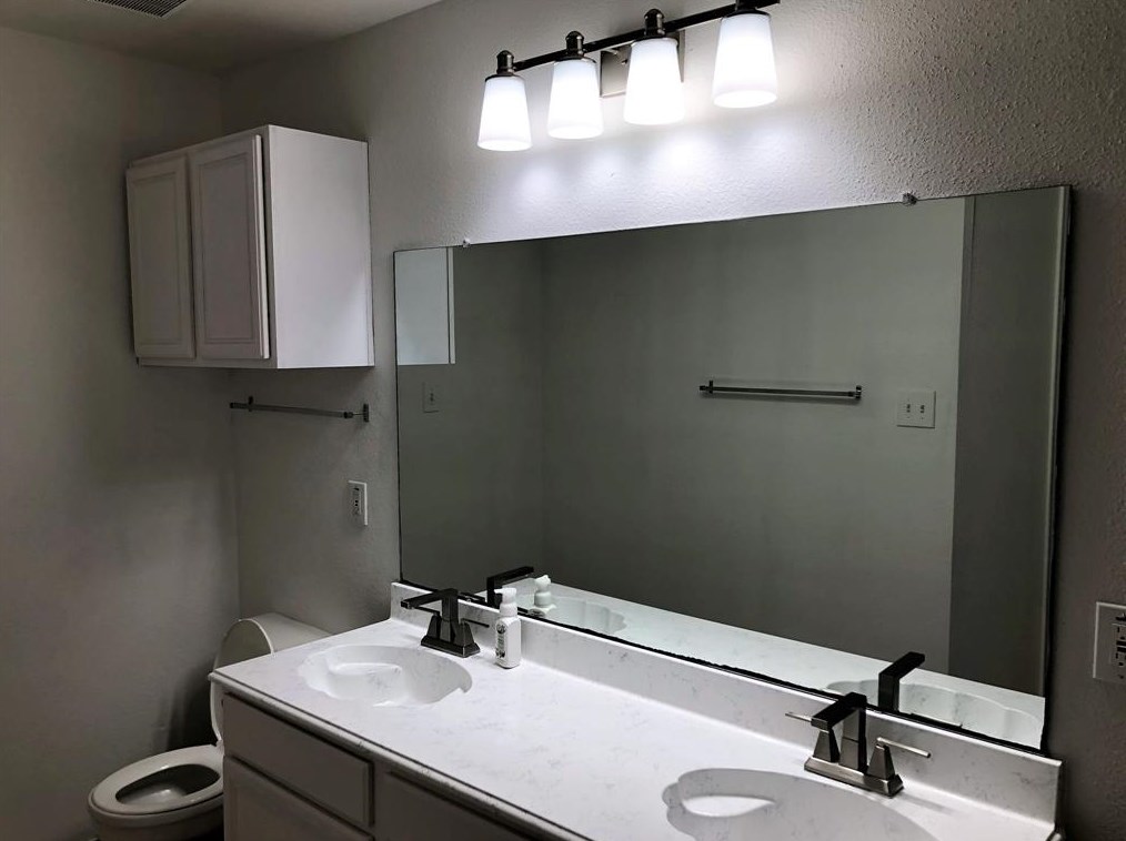 7926 Log Holw Dr, Houston TX  77040-1810 exterior