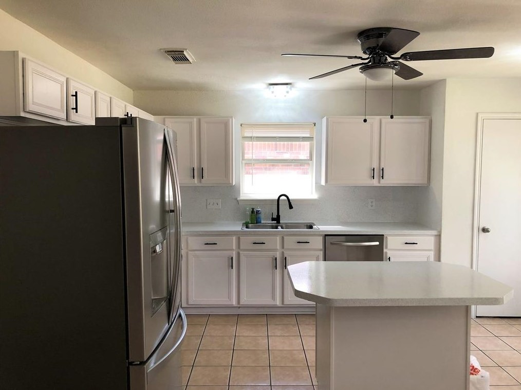 7926 Log Holw Dr, Houston TX  77040-1810 exterior
