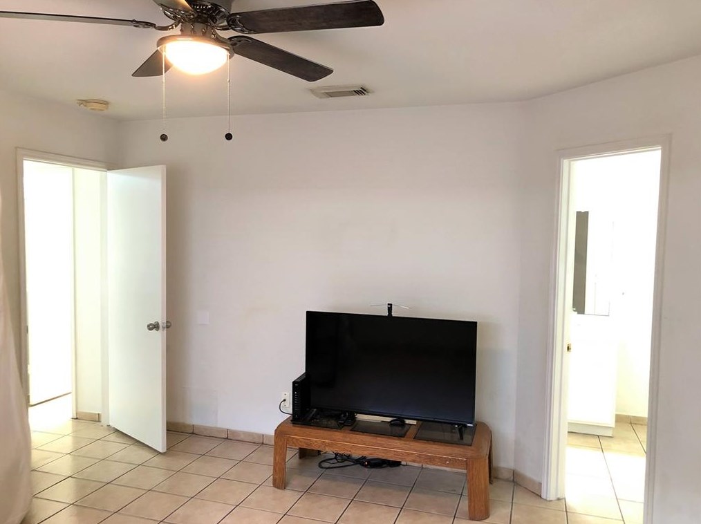 7926 Log Holw Dr, Houston TX  77040-1810 exterior