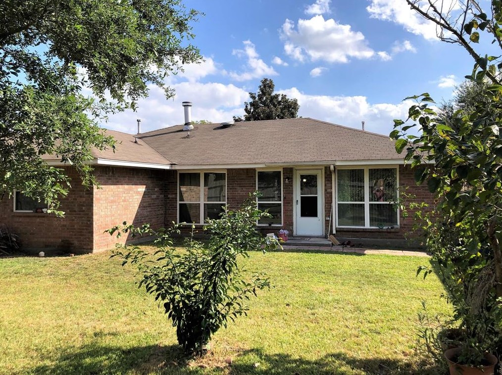 7926 Log Holw Dr, Houston TX  77040-1810 exterior