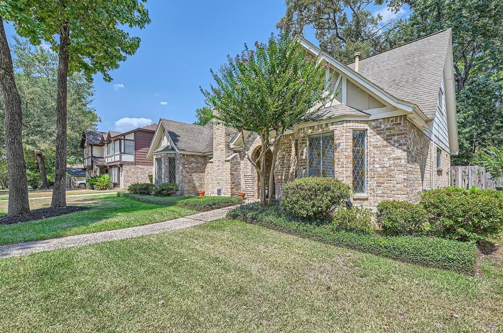 15702 Falling Creek Dr, Houston, TX 77068-1110